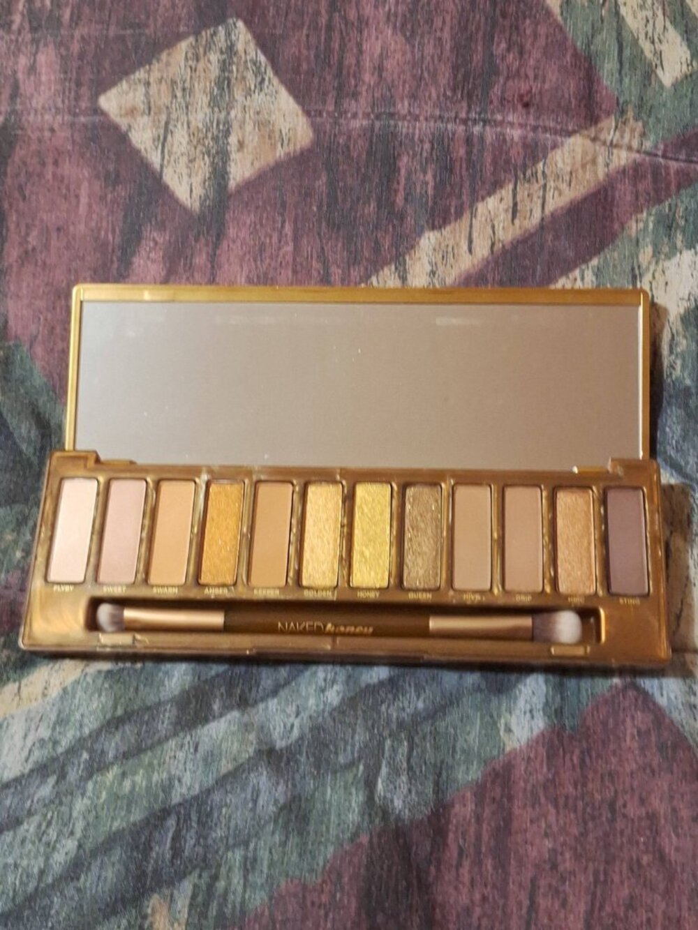 Urban Decay Naked Honey Eyeshadow Palette – With Box & Brush (Lightly Used)
